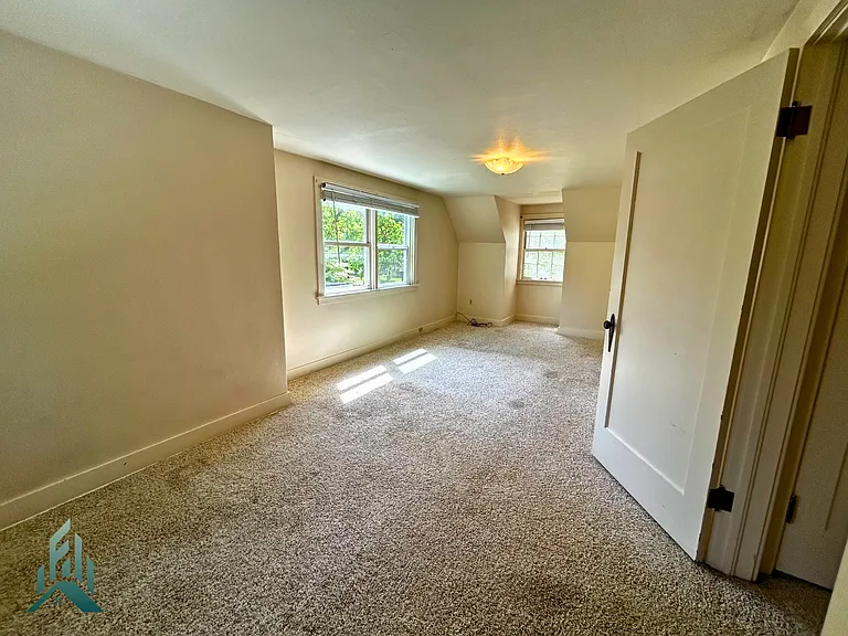 445 NW 9th St — Photo 12