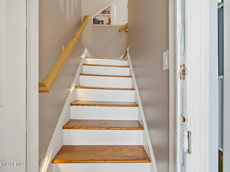 49 Franklin Ave — Photo 47