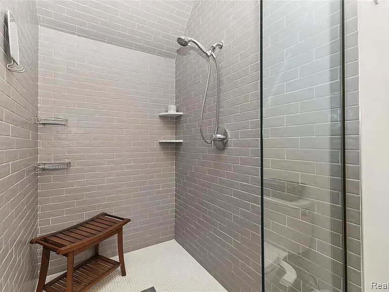 262 Mack Ave #1 — Photo 33