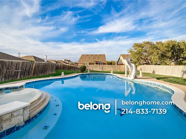 901 Plumeria Dr — Photo 3