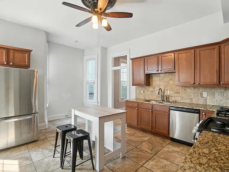 843 Overton St — Photo 17