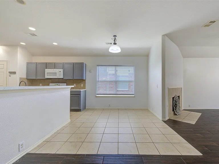 14027 Coveney Dr — Photo 37