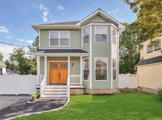 44 Henry Ave, Babylon, NY 11702
