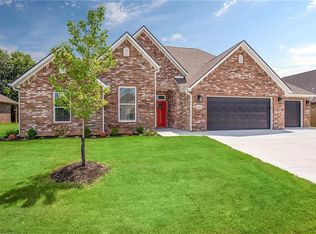 1104 W Sandalwood Pl, Rogers, AR 72758