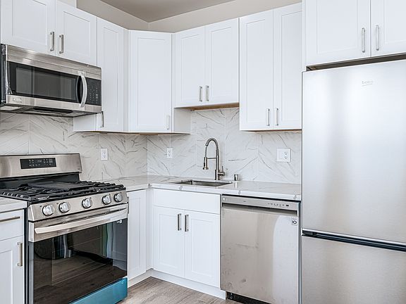 2nd image of 1555 Hyde St APT 2