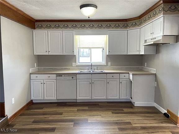 5th image of 45 W Boxwood Ave
