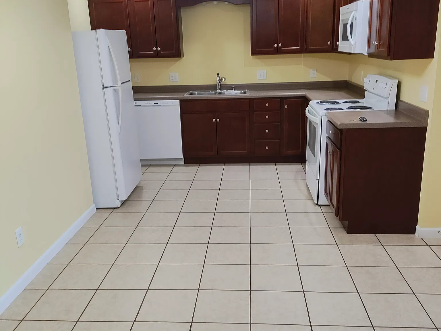 2 bed, 1220 sqft, $810 — Photo 3