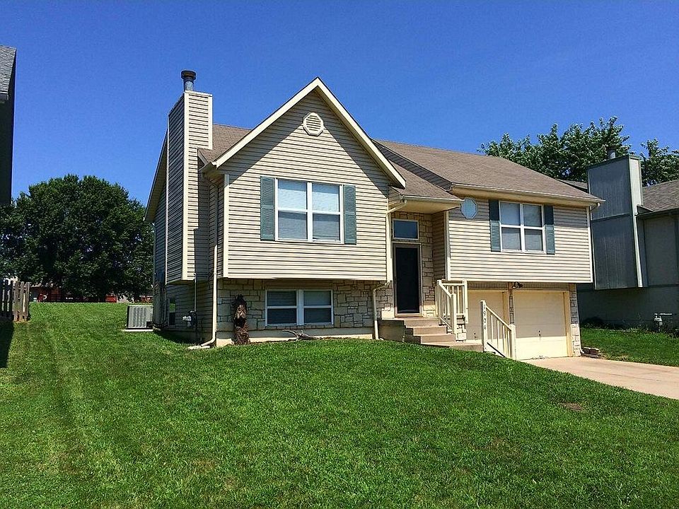 1st image of 1904 NE Gatewood Dr