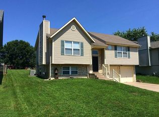 1904 NE Gatewood Dr, Lees Summit, MO 64086