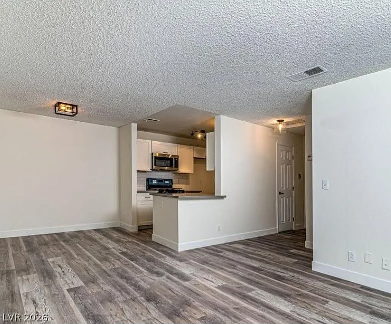 2 bed, 2.0 bath, 1053 sqft, $1,650 — Photo 2