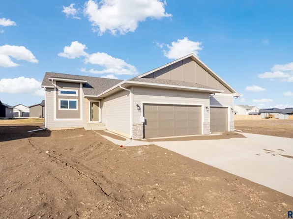 905 N Main St, Lennox, SD 57039