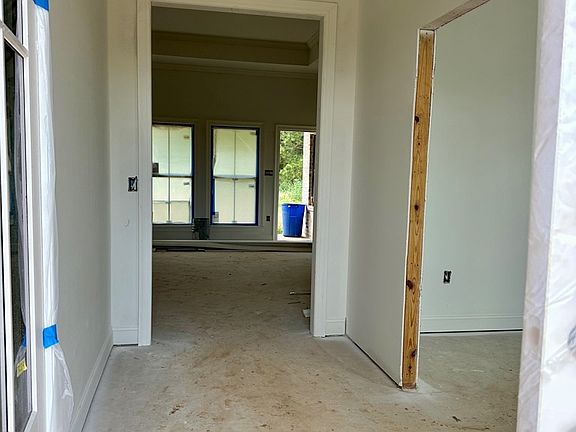 4th image of 1013 Henry Lee Dr