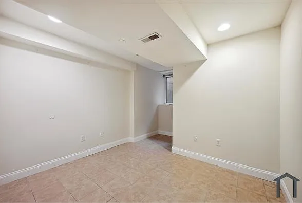 1705 Arlington St #B — Photo 16