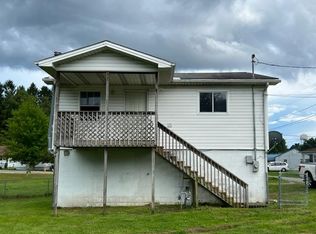 230 1/2 Sanford St, Oak Hill, WV 25901