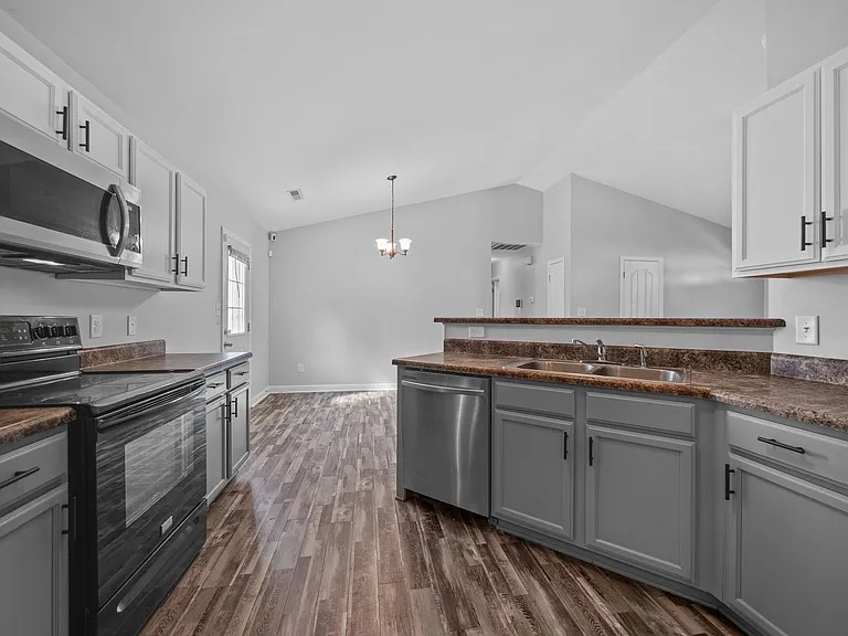 312 Reid Ct N — Photo 5