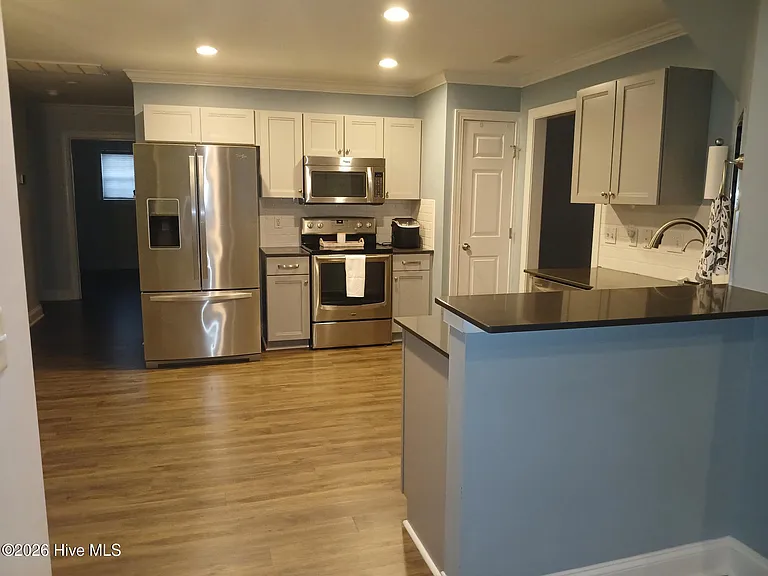 2805 Fletcher Ct — Photo 3