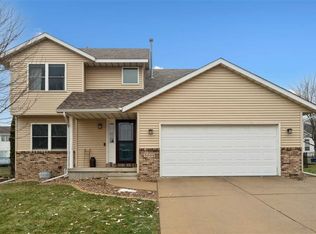 3000 Primrose St, Marion, IA 52302