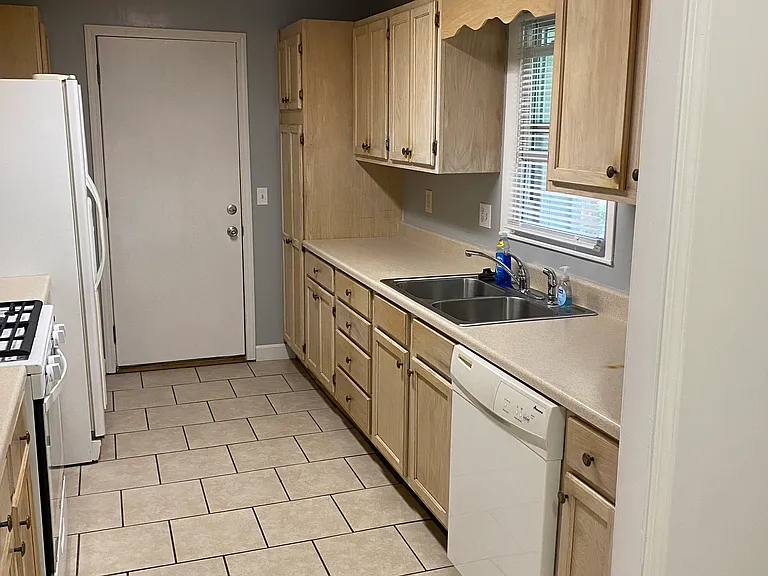13126 Sycamore Ave — Photo 11