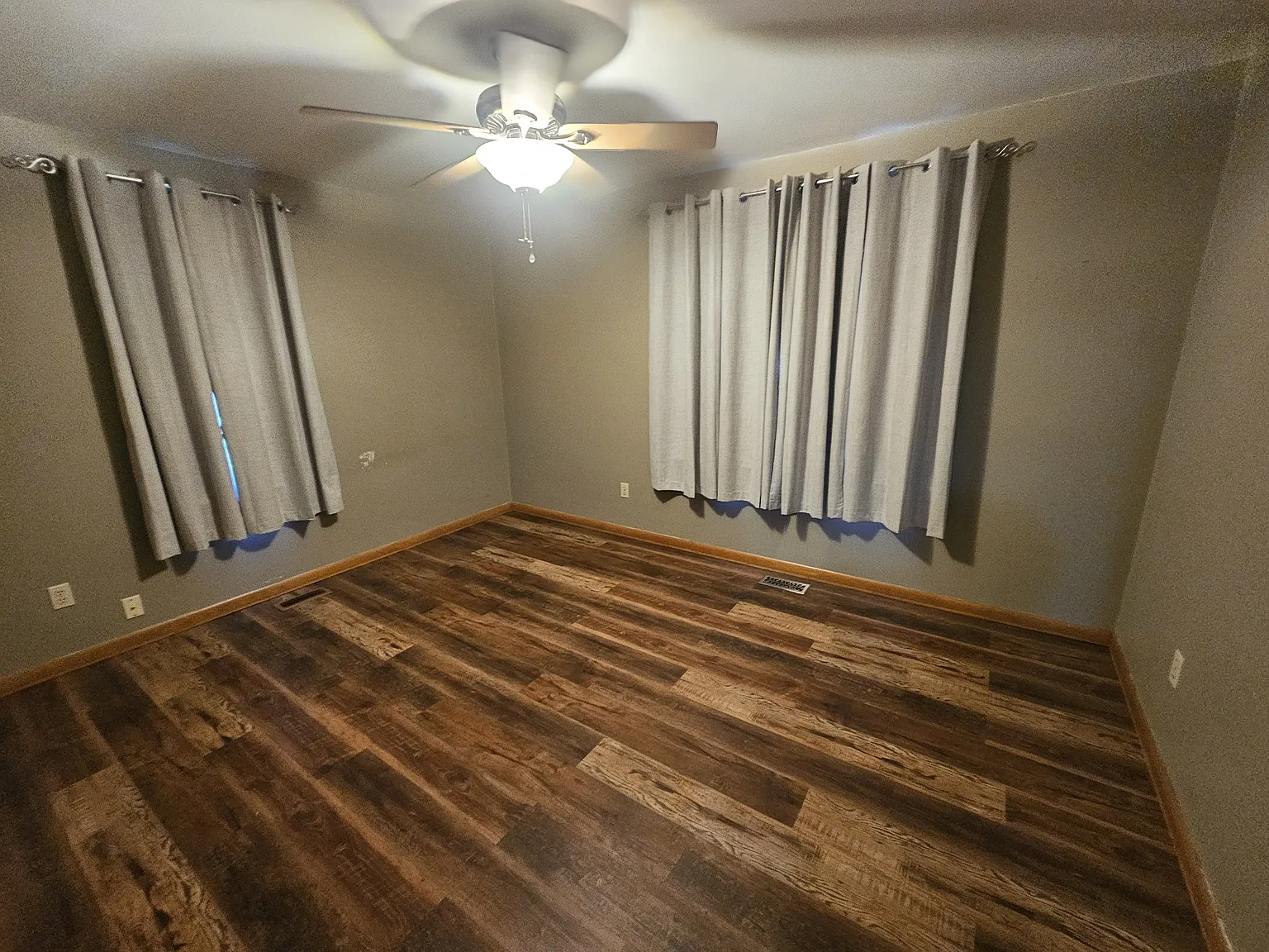 LP - 4506 North Grove Avenue - 1 — Photo 3