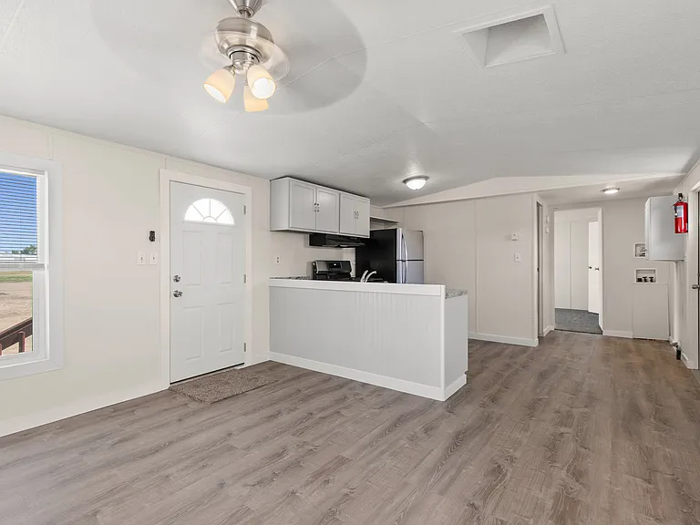 2074 E 8th St #4 — Photo 1