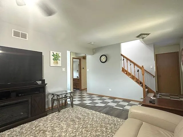 7005 Manchester Dr — Photo 3