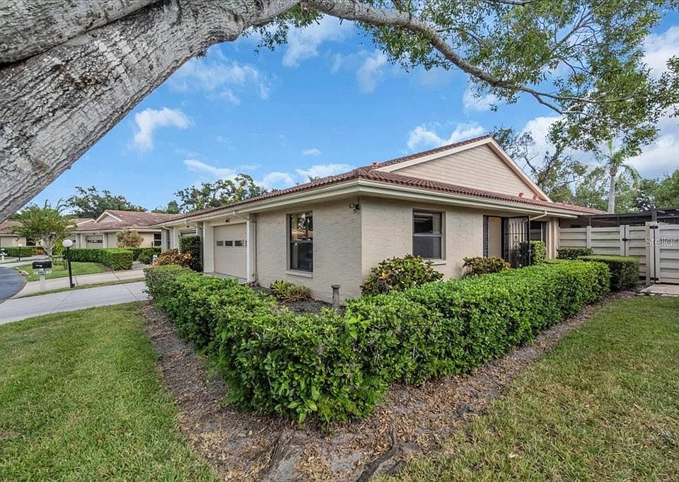 1st image of 4565 Lakecrest Pl #18