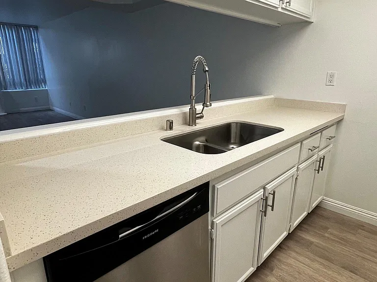 Canoga Luxury Apartments — Photo 53
