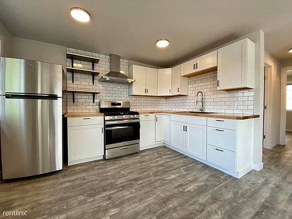1029 Juneau - kitchen