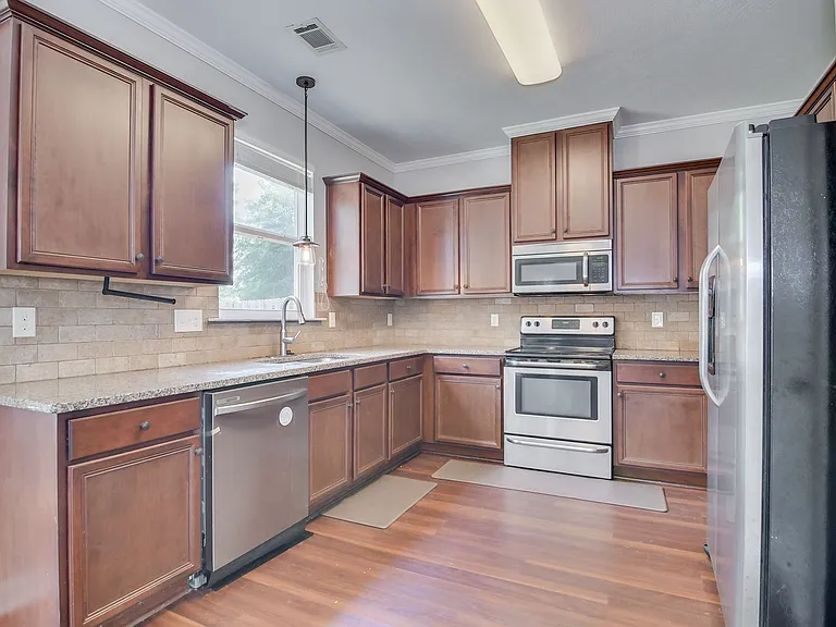511 Sebastian Dr — Photo 20