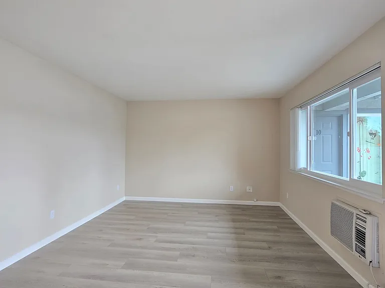 935 Azure St #9 — Photo 4