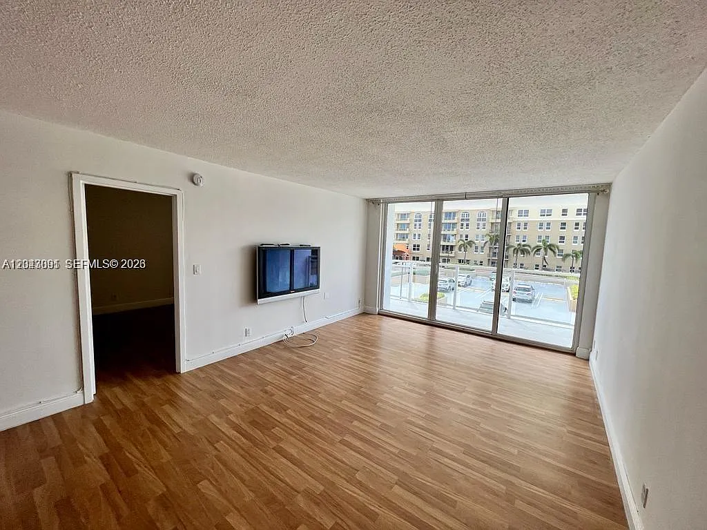 Parker Plaza Condo Estate — Photo 3