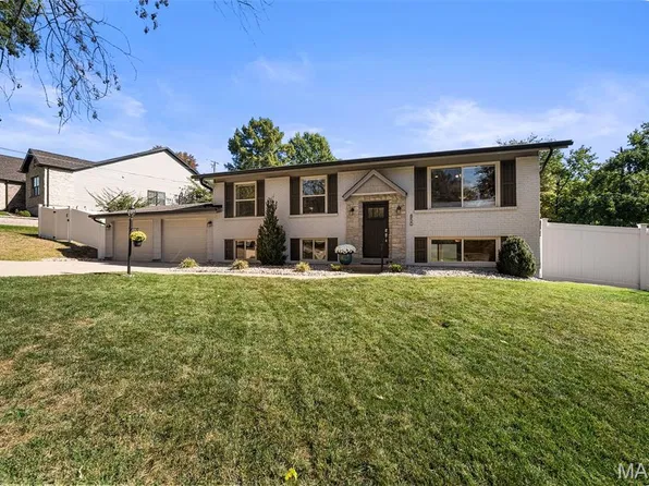 850 Hanna Rd, Ballwin, MO 63021