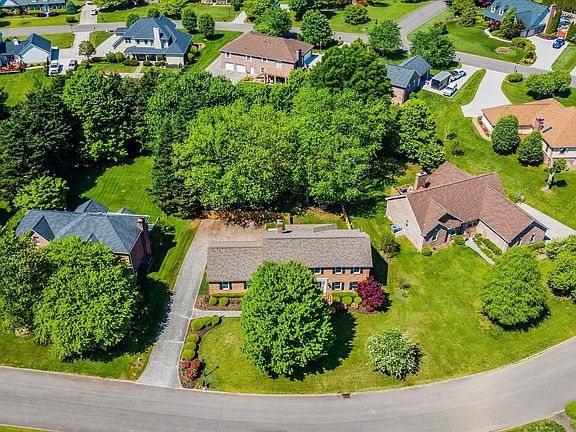 2nd image of 5609 Glenlyn Dr