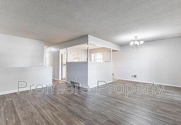4329 Sterling Ave — Photo 3