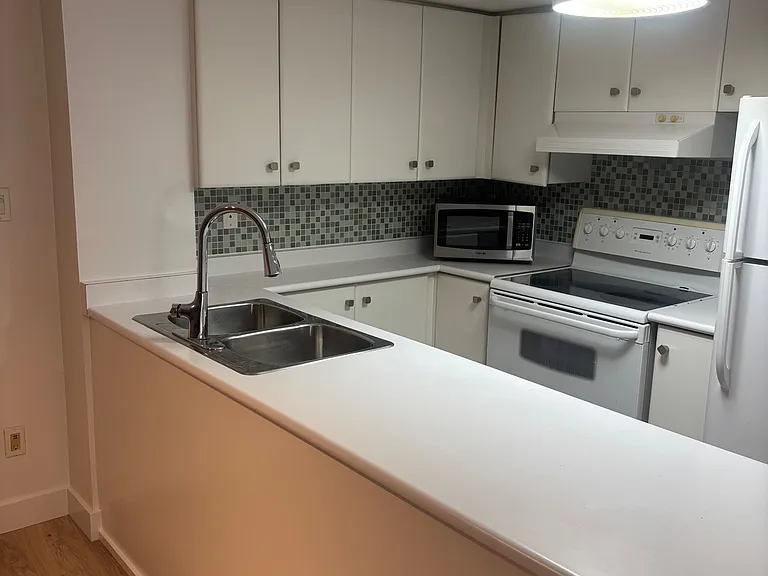 21 Earl St #306 — Photo 6