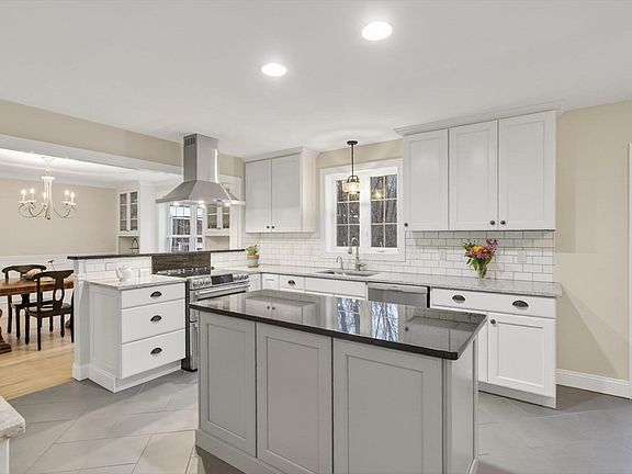 2nd image of 6-6A Meadowvale Rd