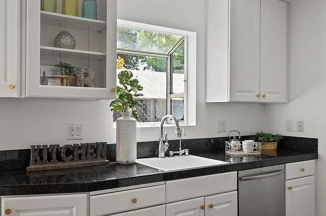 752 Laurel Ave — Photo 8