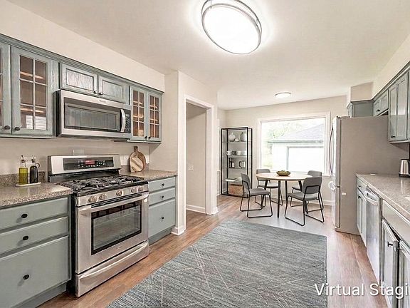 3rd image of 308 Queens Ln