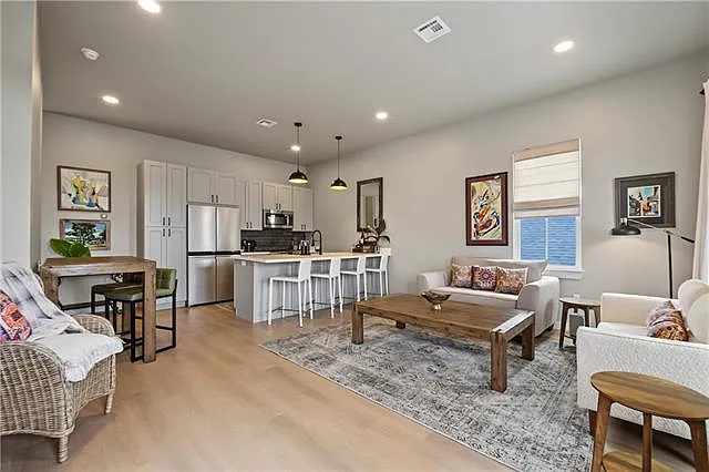 2 bed, 2.0 bath, 1128 sqft, $2,600 — Photo 4