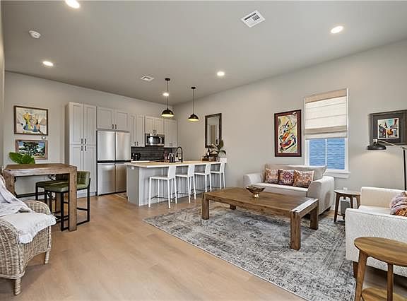 4th image of 1222 Columbus St #B