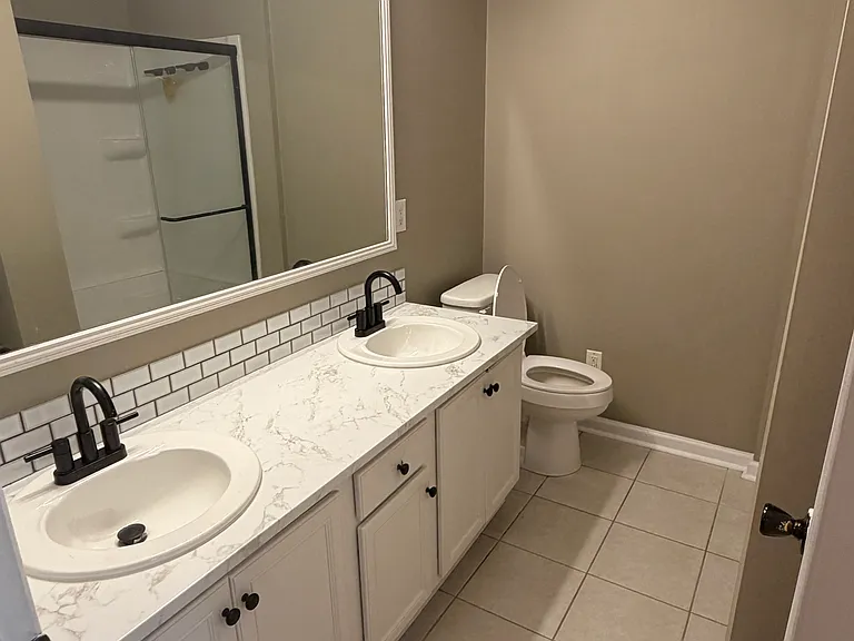 82 Macon Ct E — Photo 5