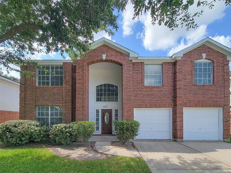 19726 Lindenfield Ct — Photo 3