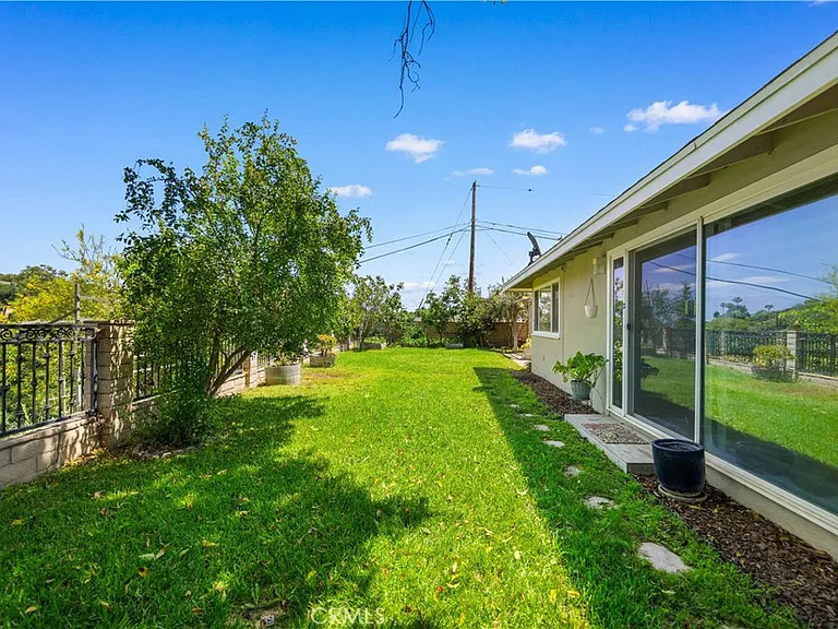 1033 S Isabella Ave — Photo 44