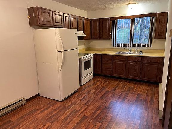 3rd image of 104 Leeward Dr APT 9