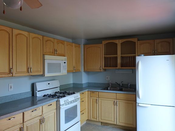 5th image of 2187 Hemlock Dr