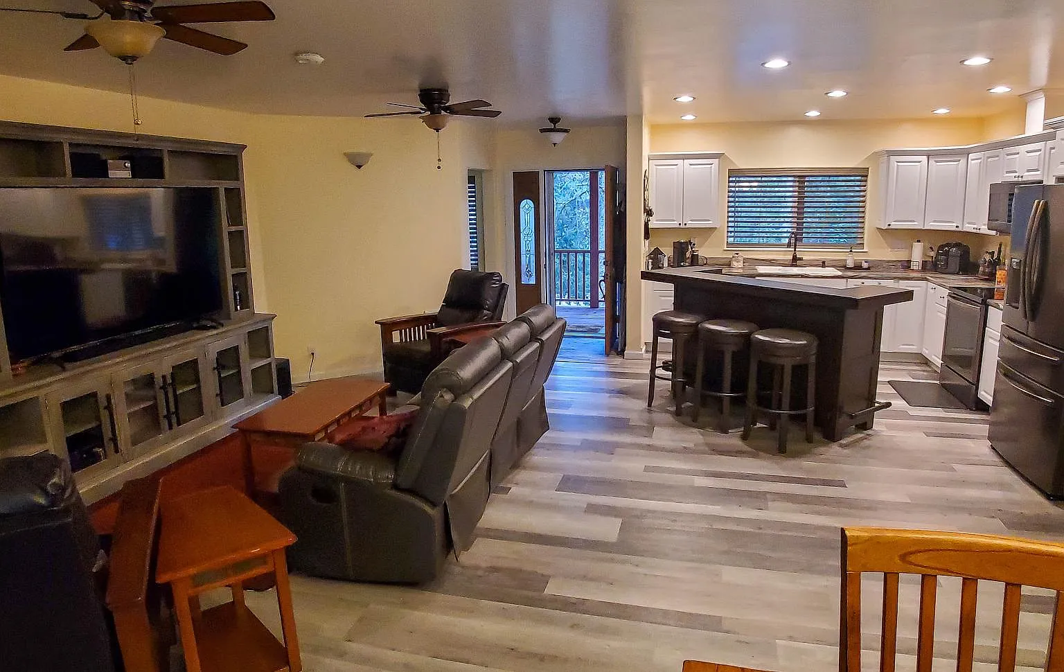 3 bed, 1400 sqft, $2,100 — Photo 2