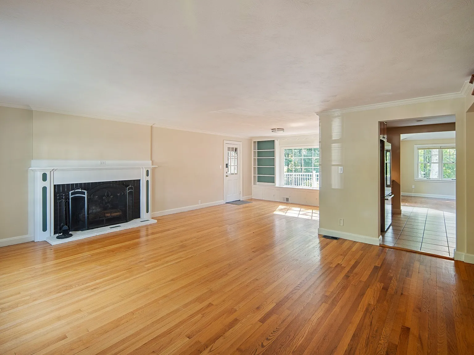 4 bed, 2.5 bath, 2089 sqft, $6,250 — Photo 4