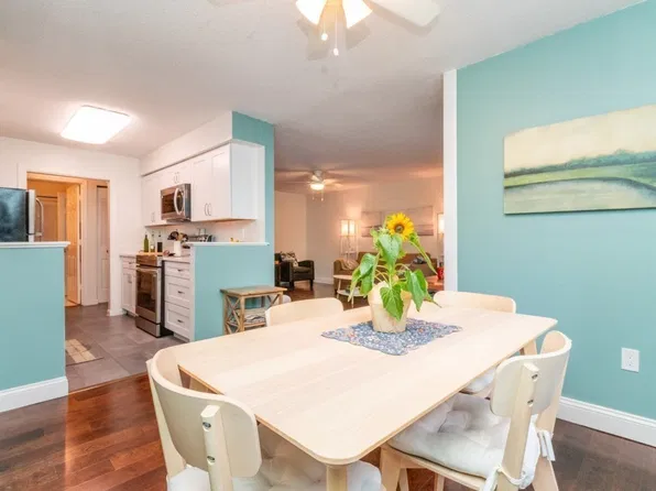 4 Beals Cove Rd APT G, Hingham, MA 02043