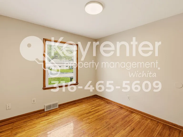 2060 S Euclid St — Photo 16