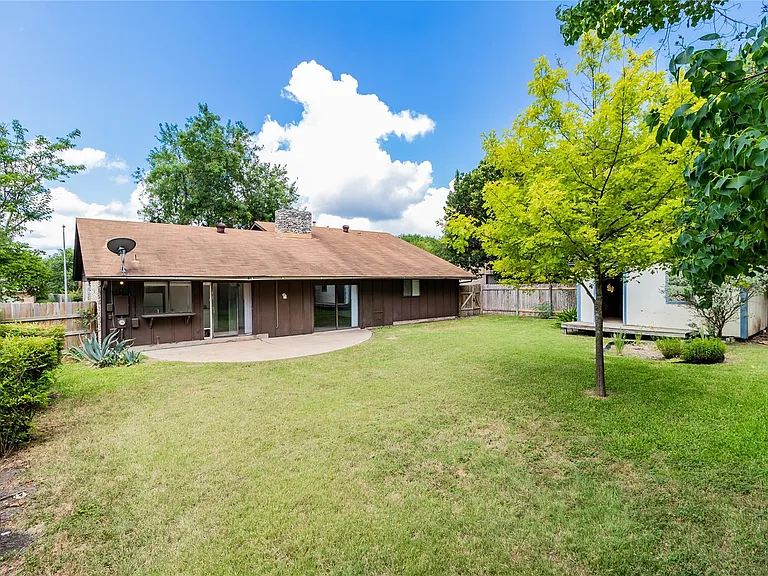 906 Red Cliff Dr — Photo 20